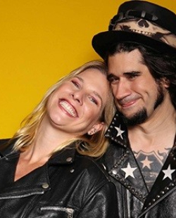 Atriz_Gabi_Roncatti_e_cantor_Landau01